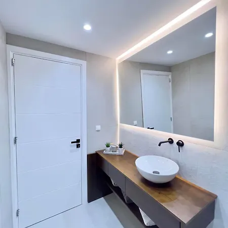 Aleni 1 * Rhodes City